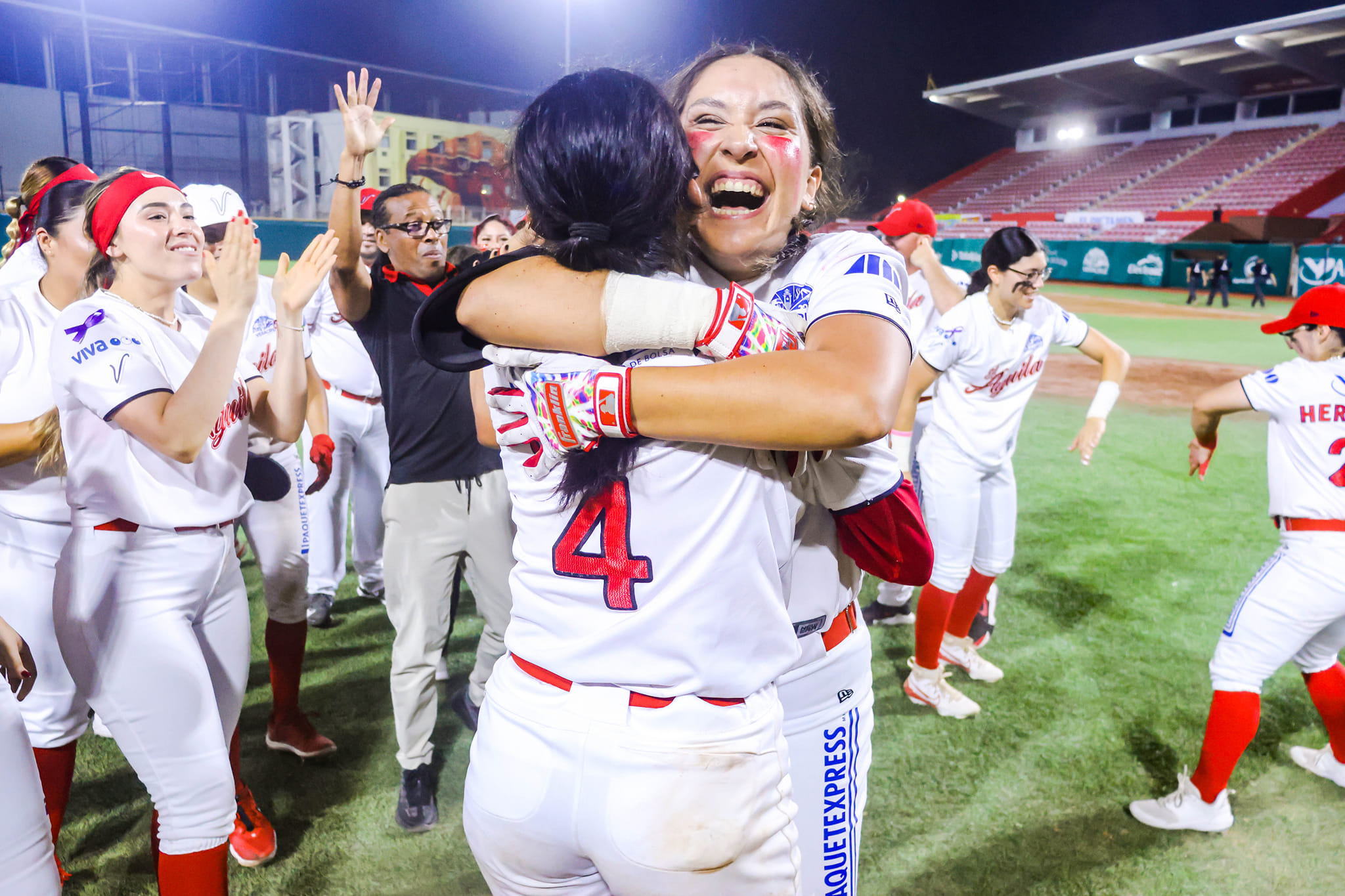 EL ÁGUILA DEJA A SULTANES EN EL TERRENO Y EMPATA LA SERIE