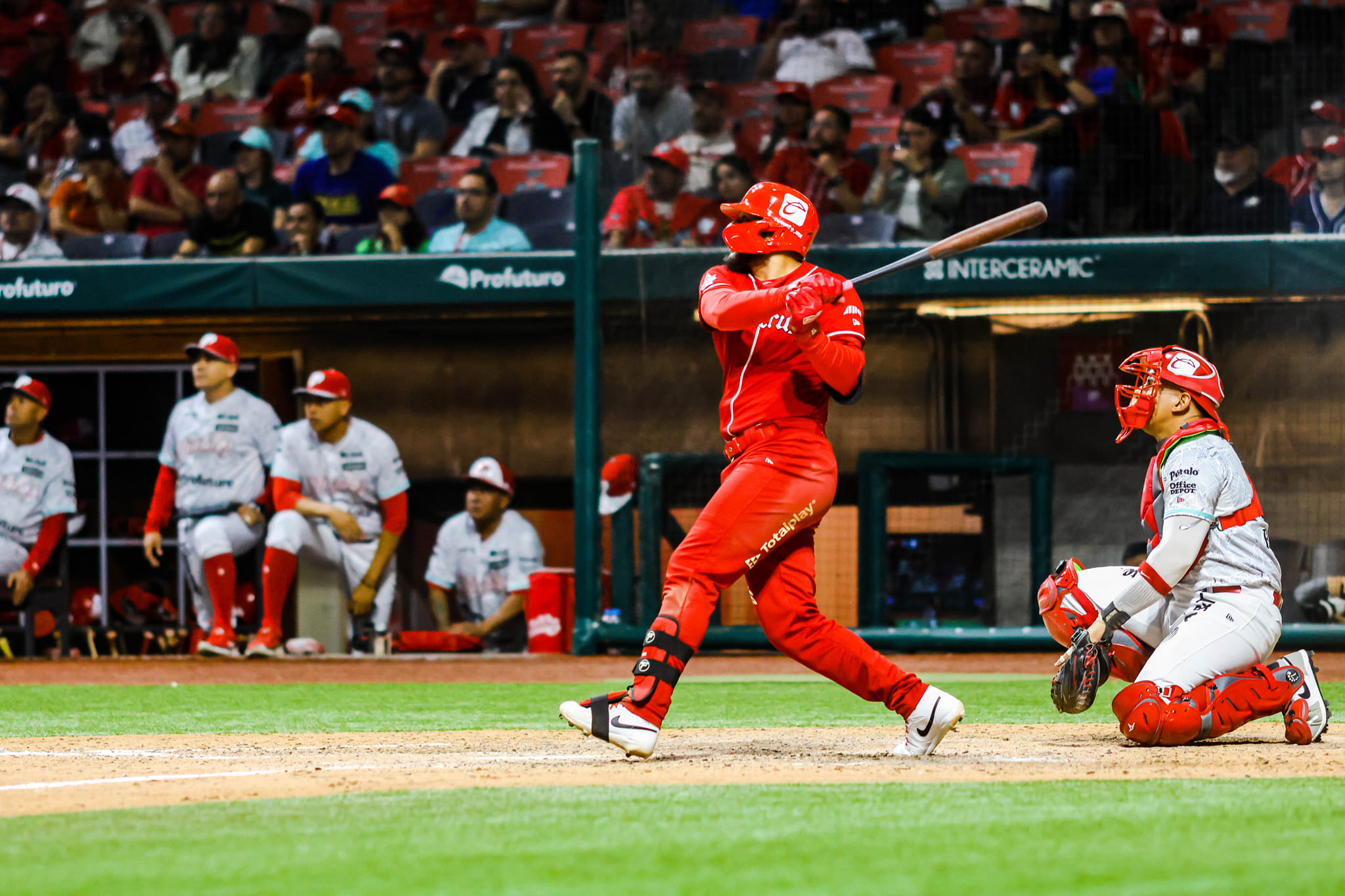 EL ÁGUILA VIENE DE ATRÁS Y EMPATA LA SERIE ROJA